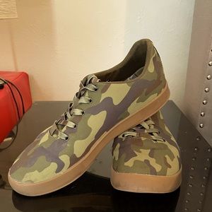 Canvas No Bull Trainers